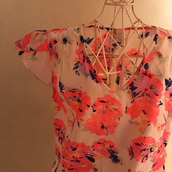 Top - Picture 2 of 3